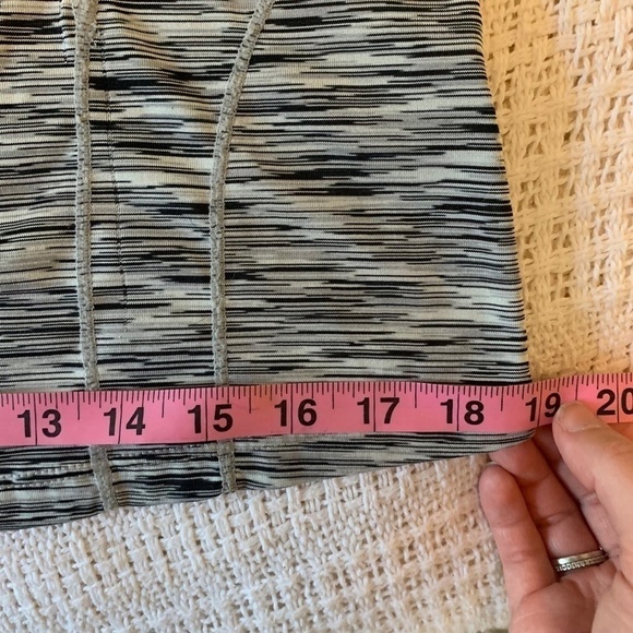 Reebok Gray White Black Racerback Work Out Tank 100% Polyester Size Medium(1136) - Picture 10 of 10